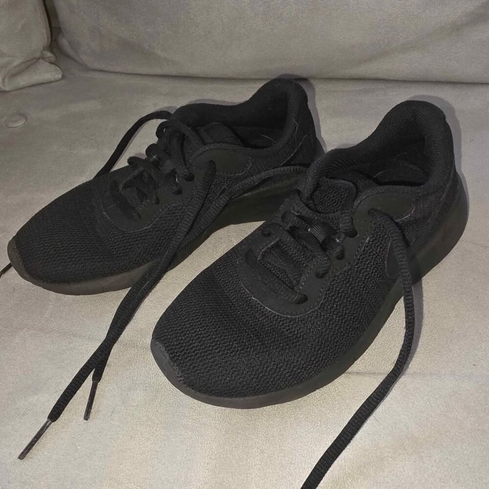 Nike Tanjun Black Shoes Sneakers Youth 3Y EUR35